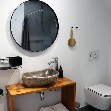 Petite Hotel *